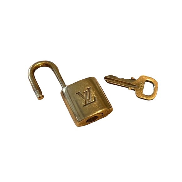 505. Authentic Louis Vuitton lock & key no specific number - Picture 7 of 7